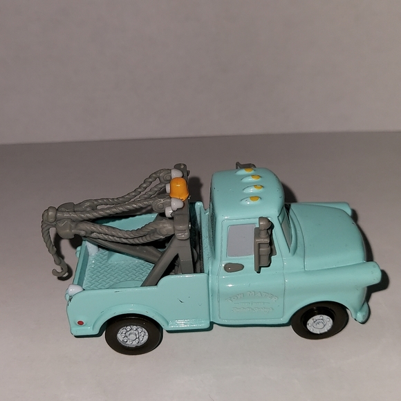 Disney/Pixar Cars 2 Mattel Tow Mater Supercharged Blue Die-cast - Picture 2 of 6